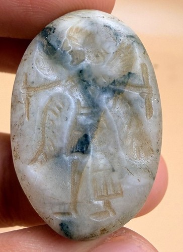 Ciondolo amuleto intagliato
