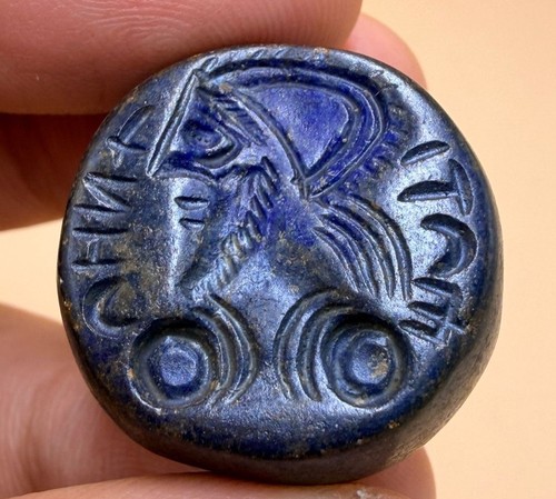 Antico ciondolo pietra figura